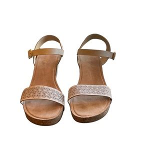 EUC Annie Leather Sandals Size 9.5.